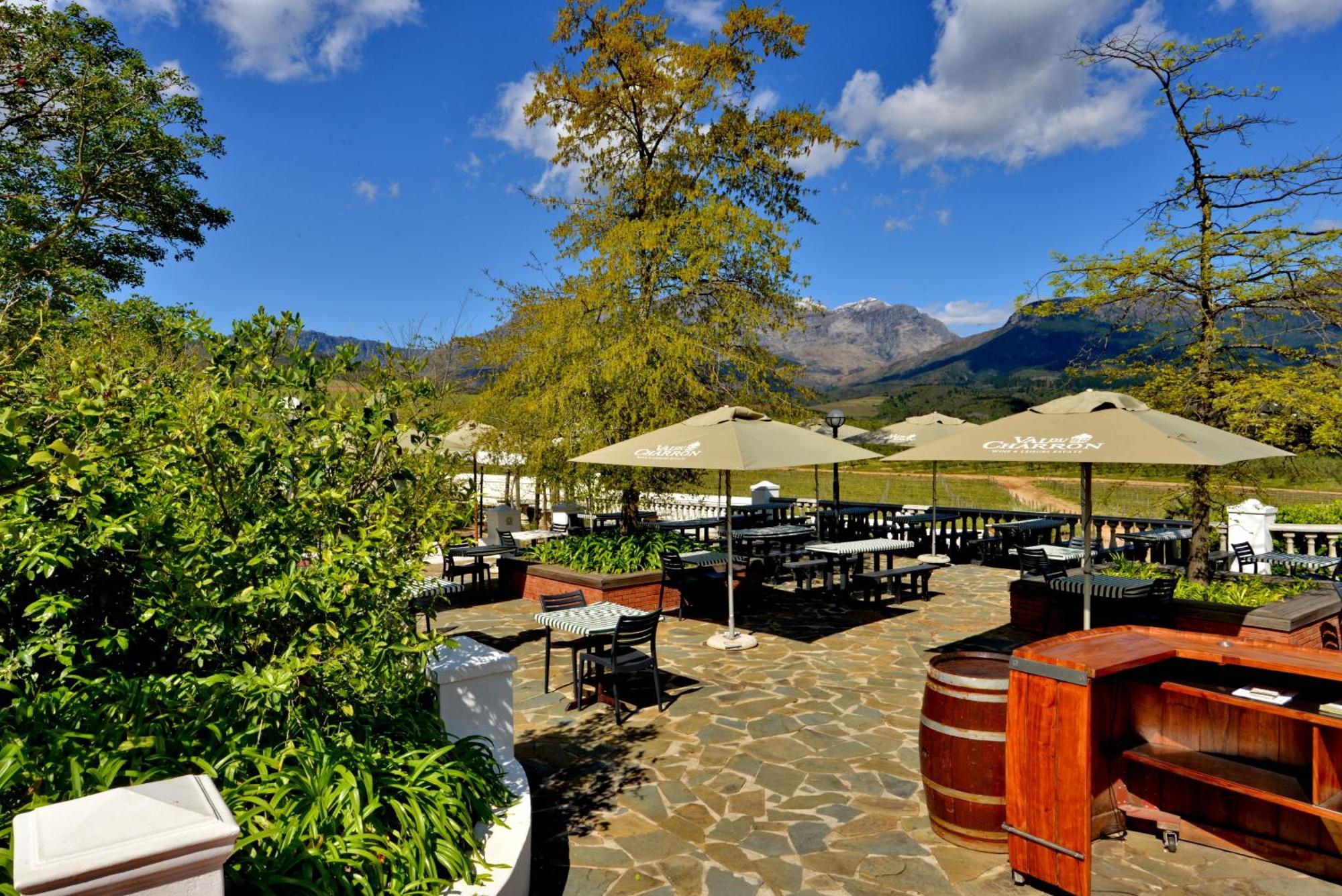 Hotel The Coach House At Val Du Charron Wellington Exterior foto