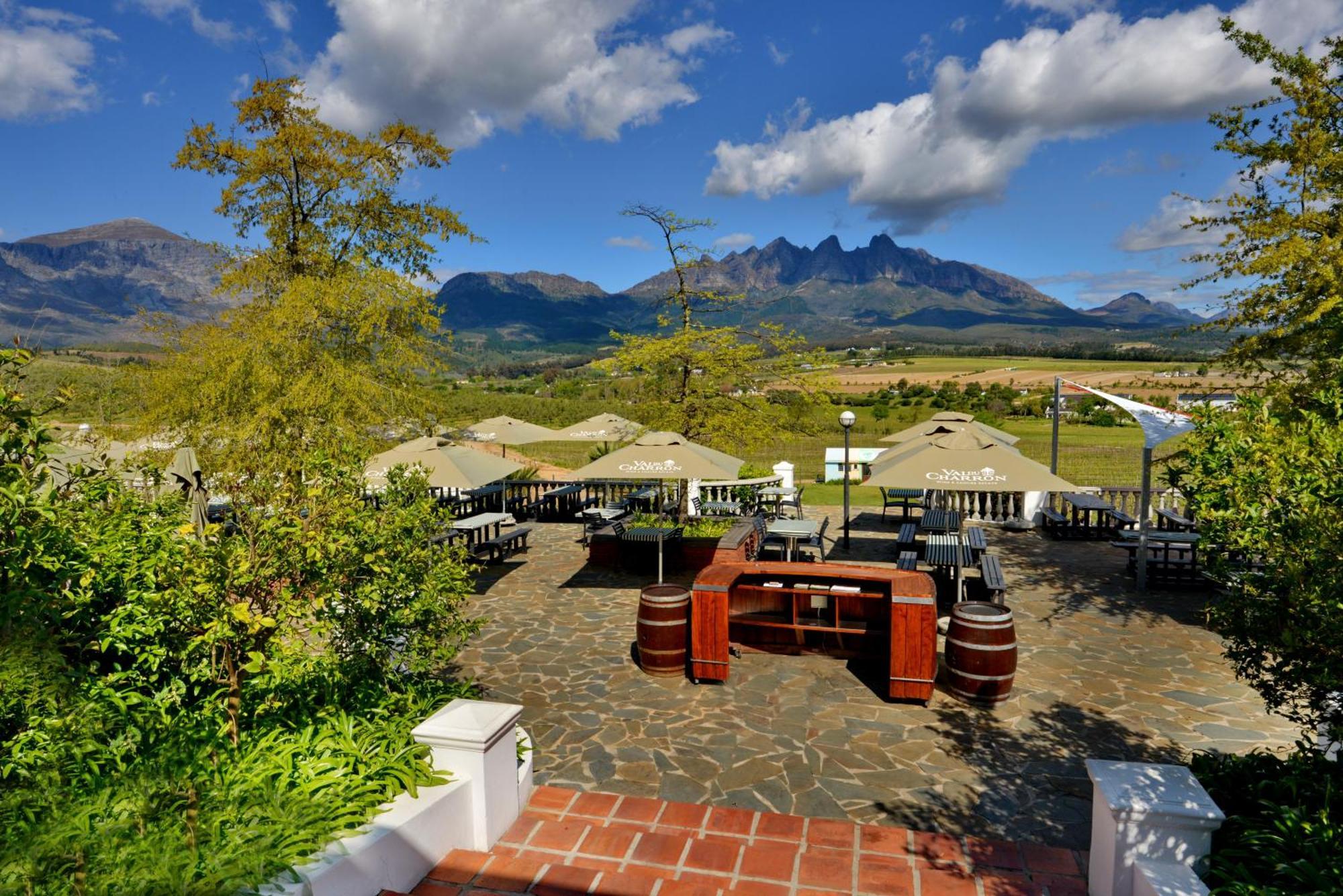 Hotel The Coach House At Val Du Charron Wellington Exterior foto